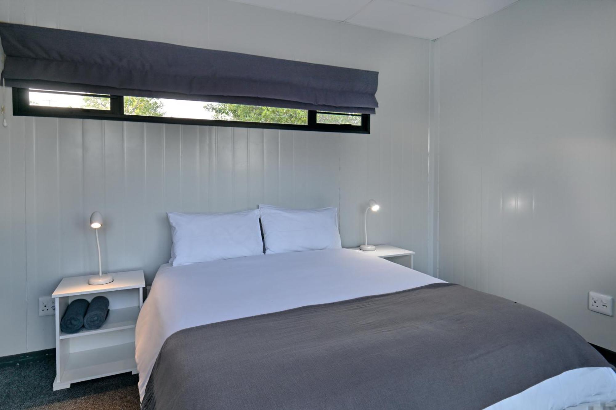 Sleepover Kmia White River Rum bild